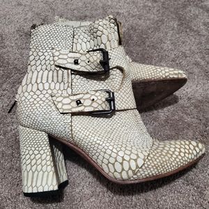 Size 9 - Freebird by Steven - FB Joey - White Snake
